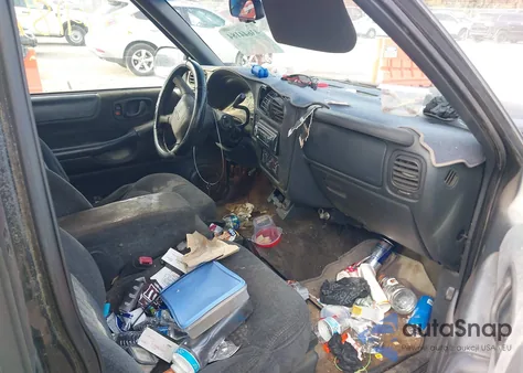 1999 Chevrolet S-10 Ls из США, поврежденный, VIN 1GCCS194XX8159851